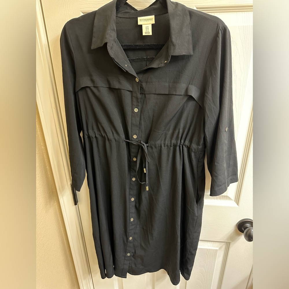 Motherhood maternity dress. 3/4 sleeve. Button up. Elastic waist. Pockets!!